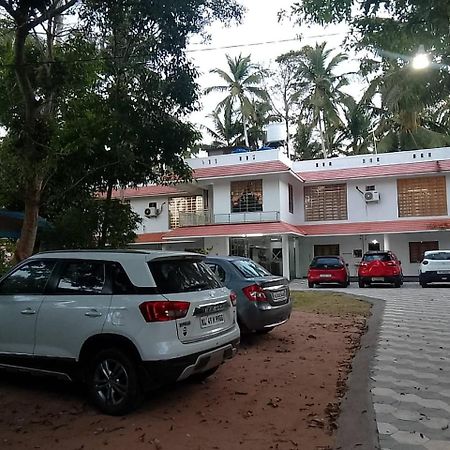 Somatheertham Resort Thiruvananthapuram Buitenkant foto